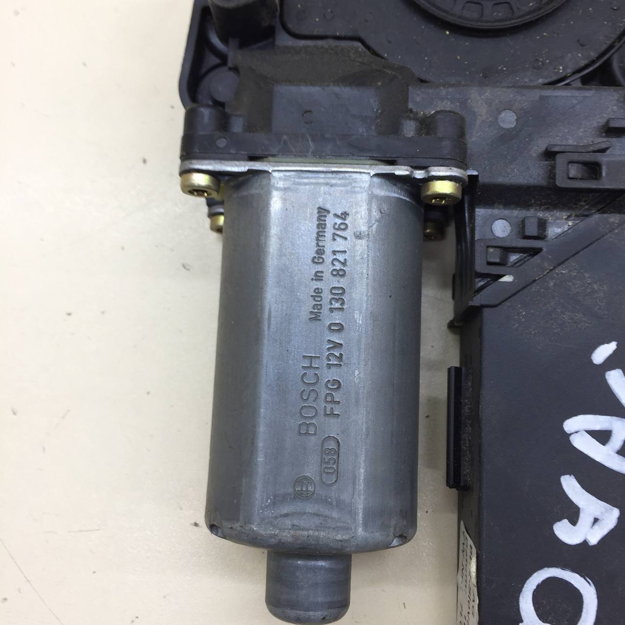 Моторчик стеклоподъемника Volkswagen Touareg (7L) 2002-2010