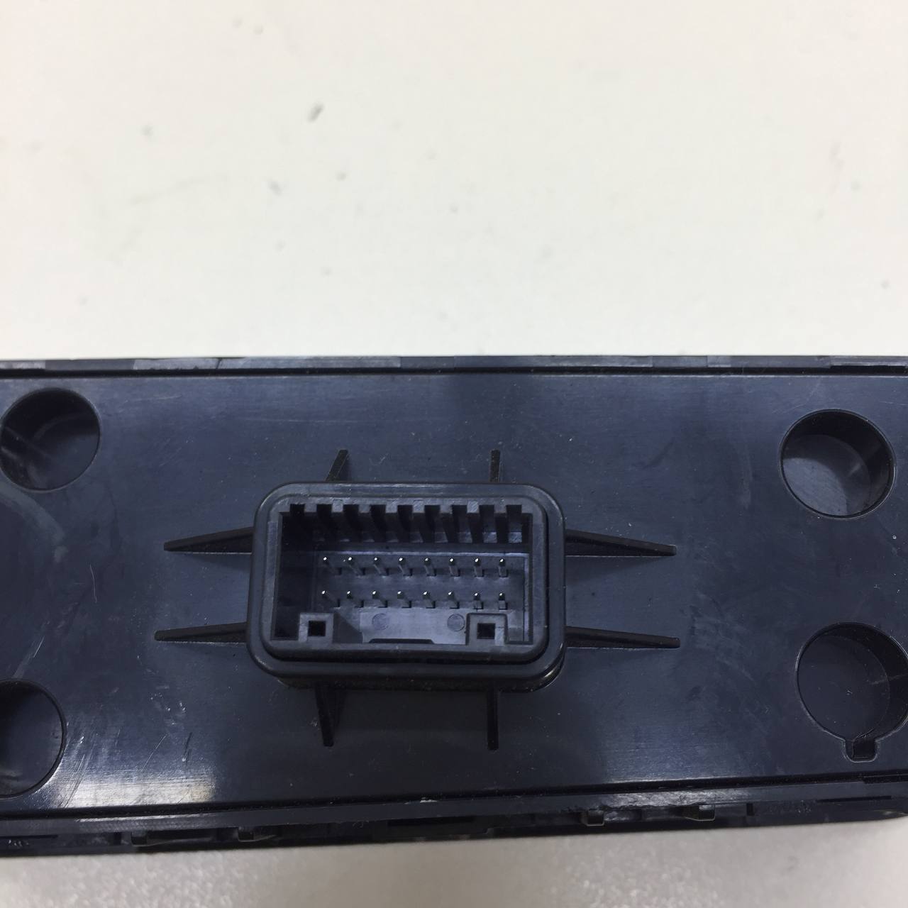 Блок кнопок Hyundai Tucson (TL) 2015-2021 Блок кнопок Hyundai Tucson (TL) 2015-2021