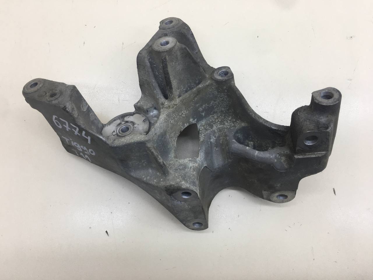 Кронштейн генератора Chery Tiggo T11 2005-2016