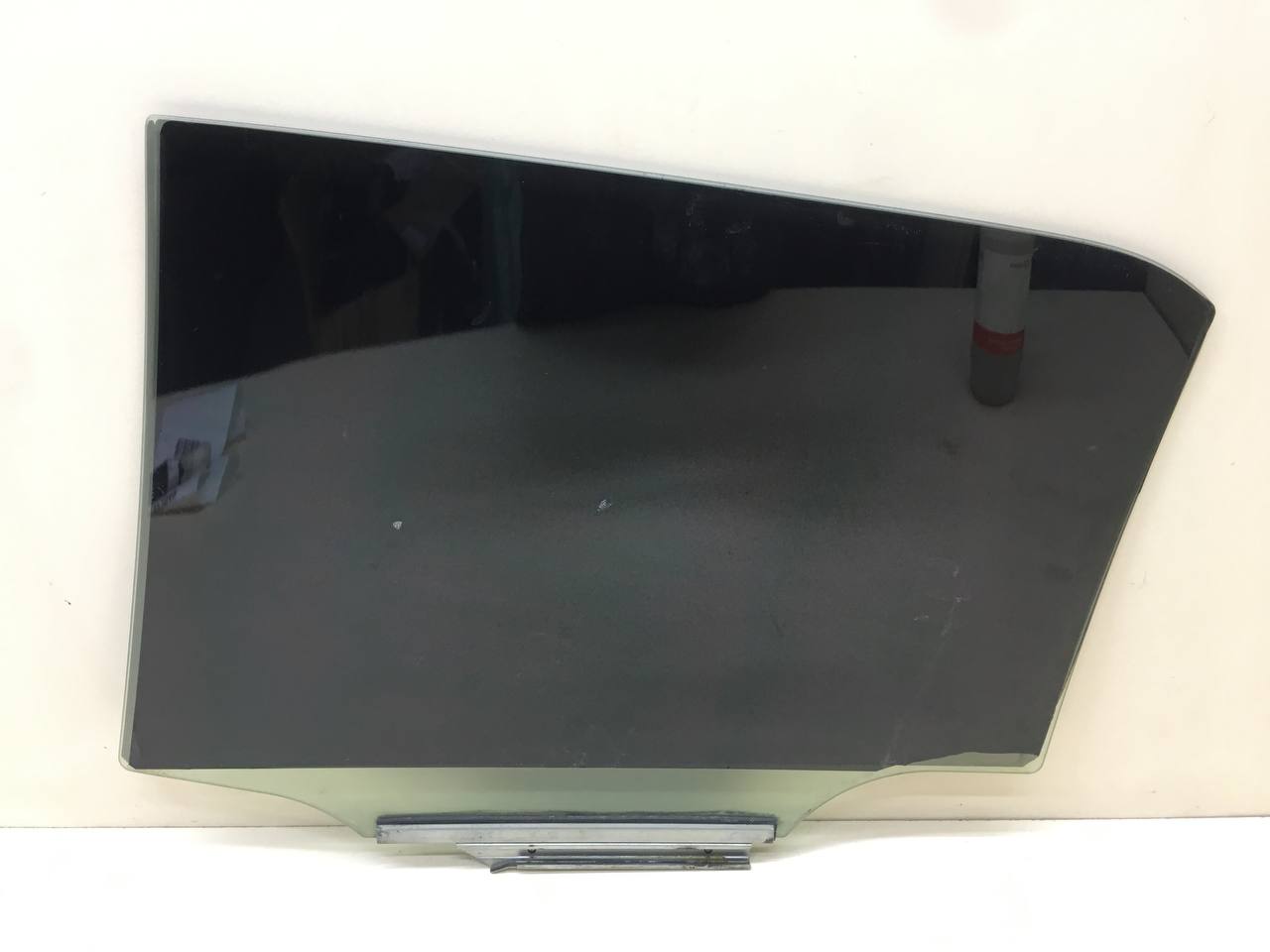 Стекло двери задней правой Toyota Auris (E150) 2006-2012