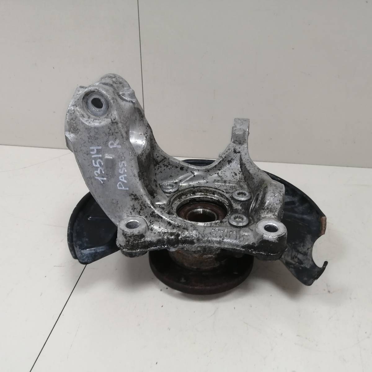 Кулак поворотный передний правый Volkswagen Passat B6 2005-2010 Кулак поворотный передний правый Volkswagen Passat B6 2005-2010