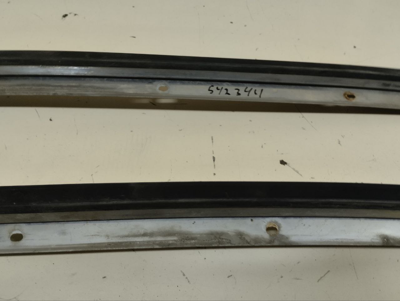 Молдинг лобового стекла Nissan Almera (N16) 2000-2006