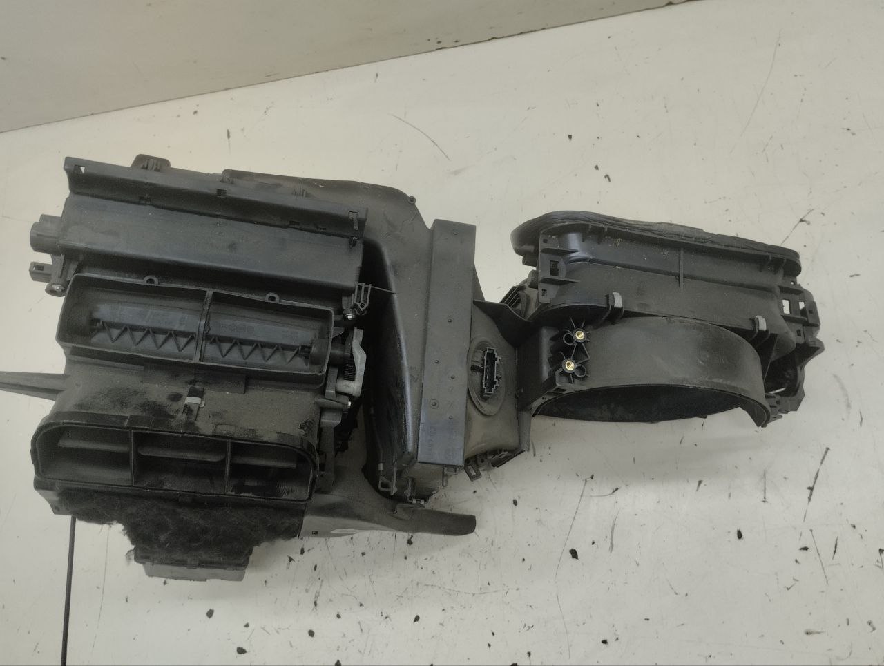 Корпус отопителя Skoda Rapid 2012-2020 Корпус отопителя Skoda Rapid 2012-2020
