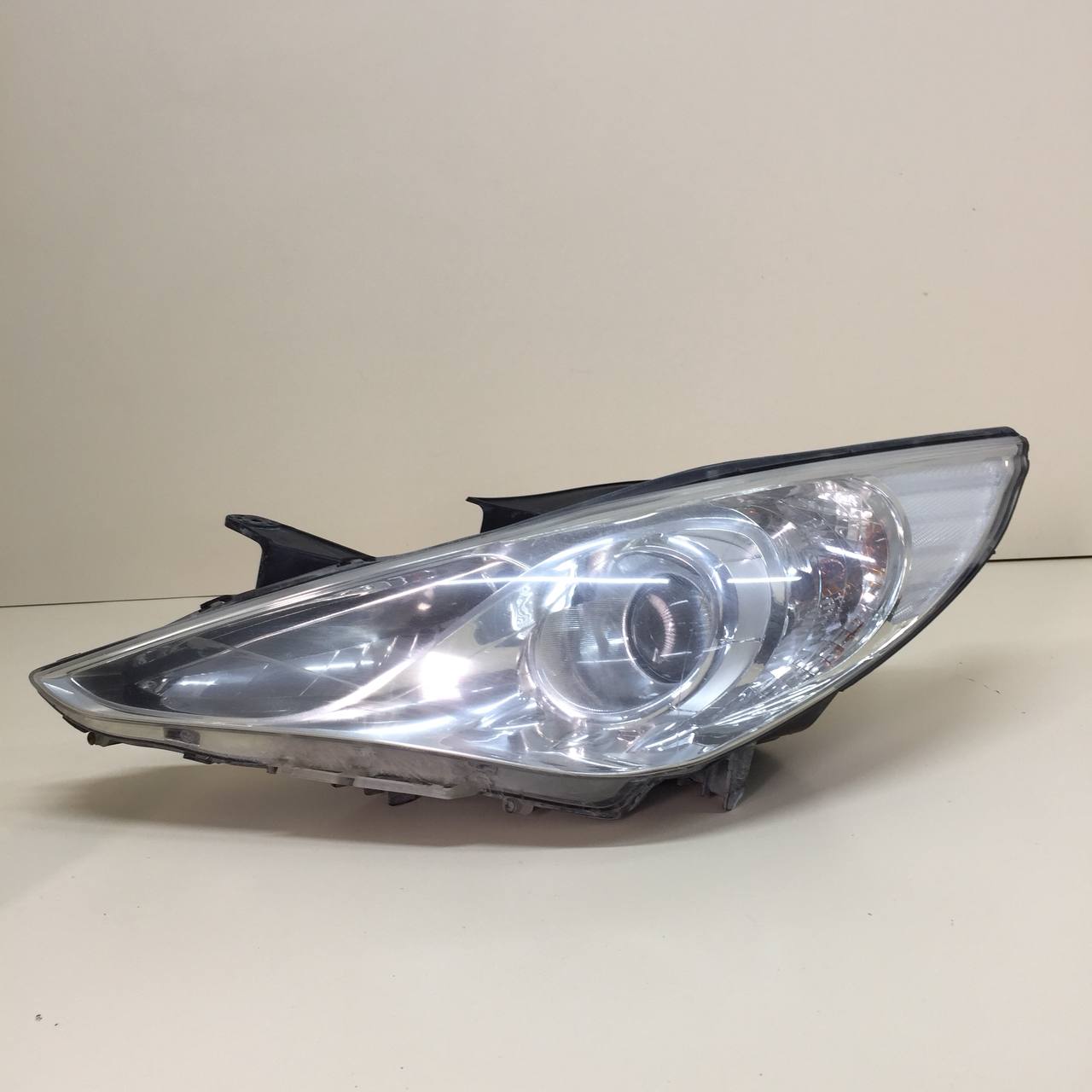 Фара левая Hyundai Sonata 6 (YF) 2010-2014 Фара левая Hyundai Sonata 6 (YF) 2010-2014