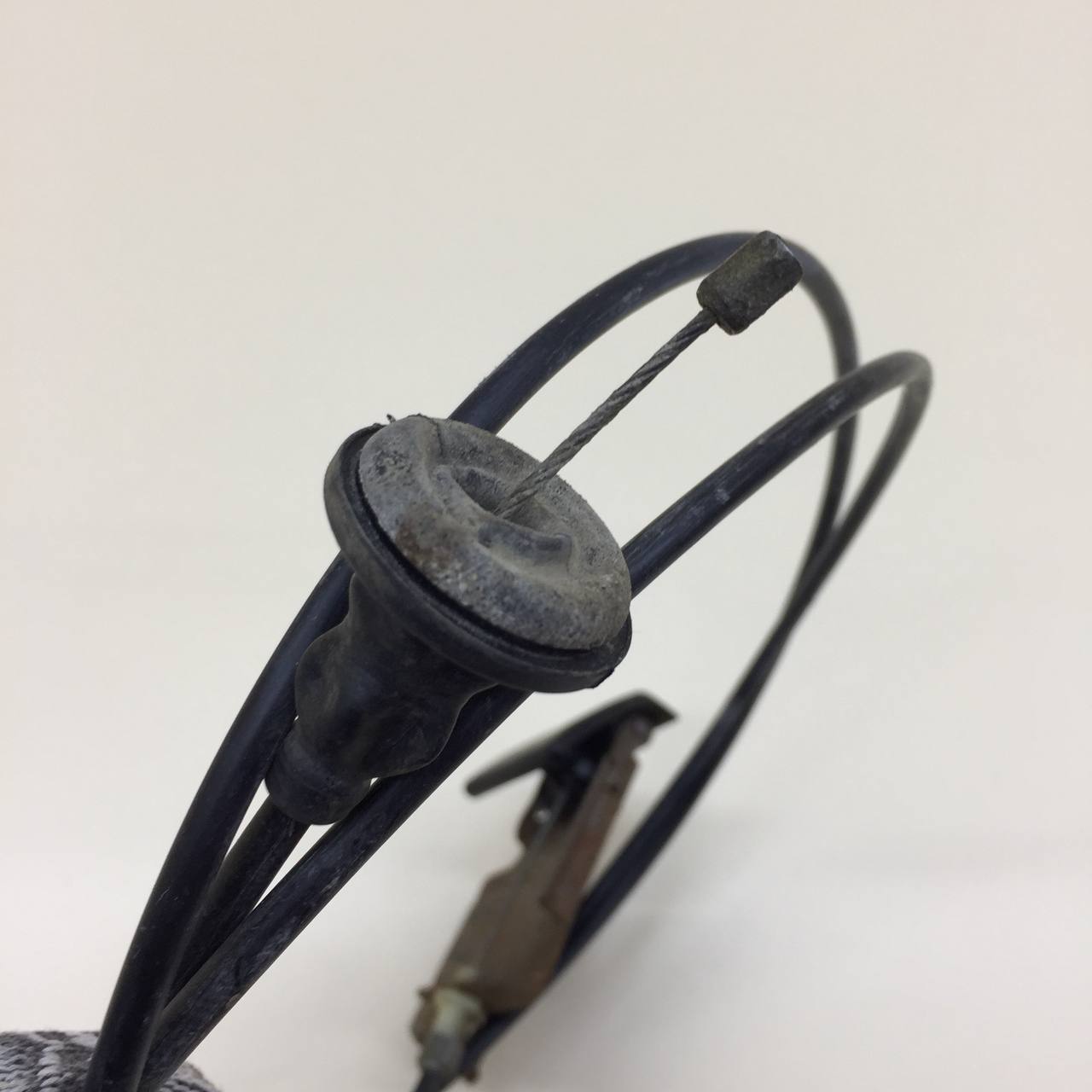 Ручка открывания капота Nissan Primera (P12) 2002-2007
