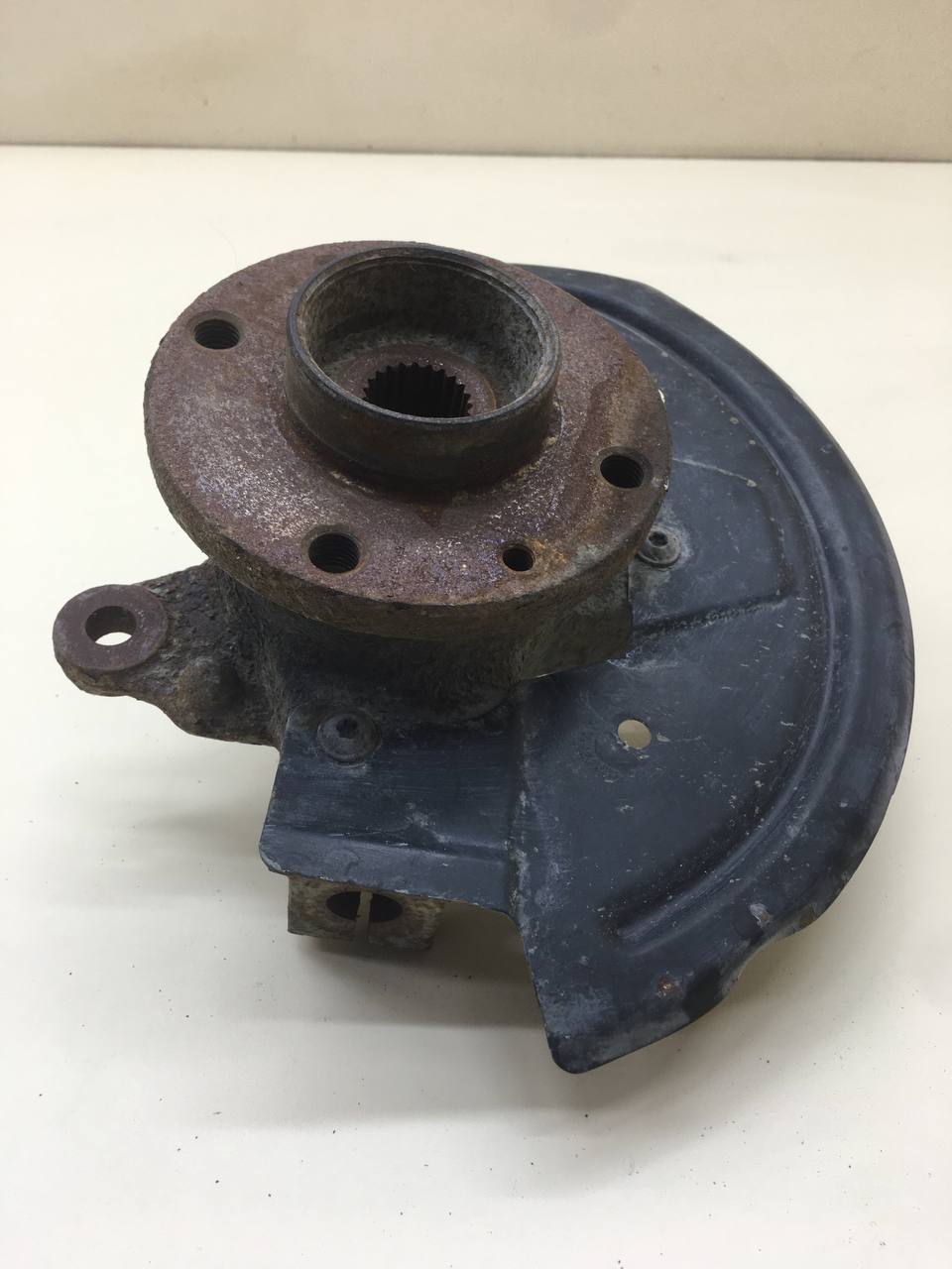 Кулак поворотный передний левый Renault Logan (2) 2014>