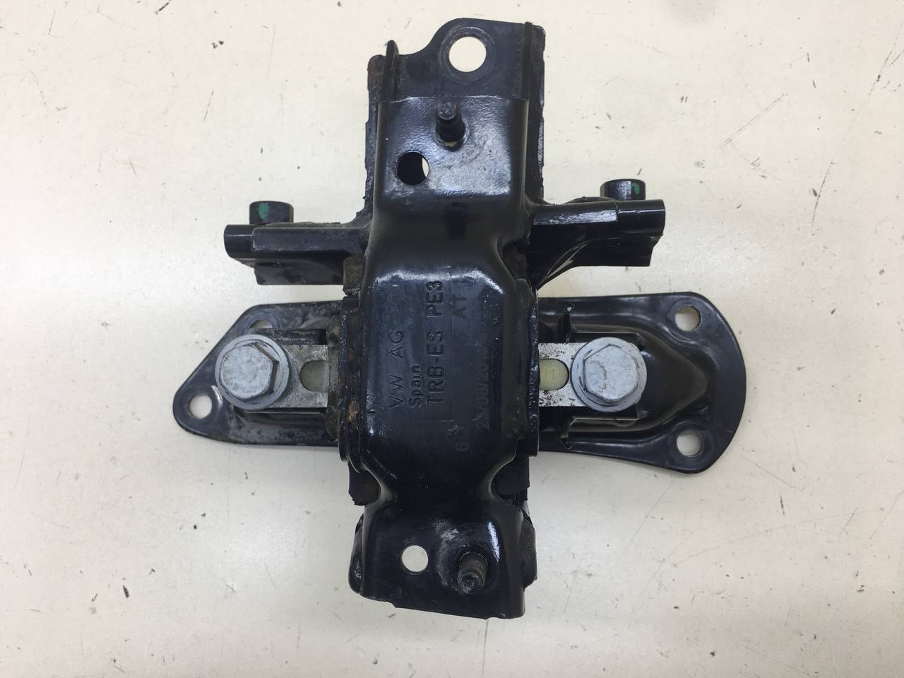 Опора КПП левая Volkswagen Polo (MK5) 2011-2020