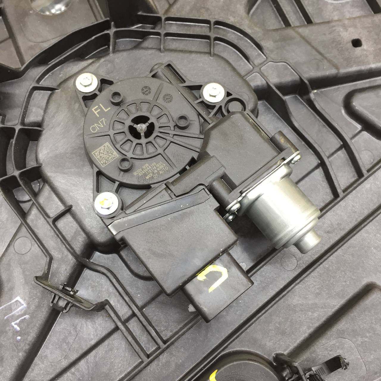 Стеклоподъемник электр. передний левый Hyundai Elantra (CN7) 2020>