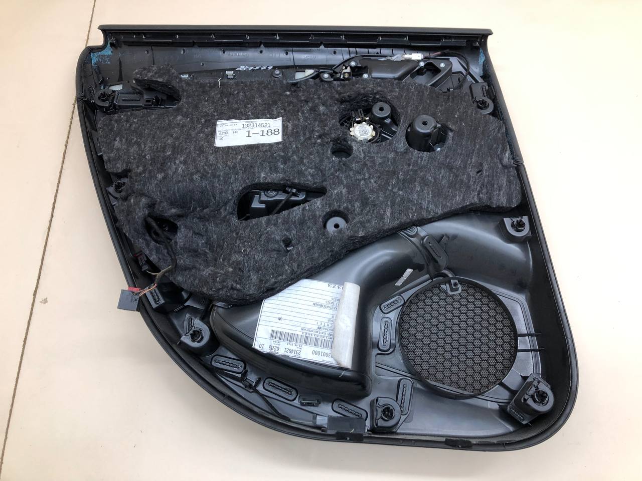 Обшивка двери задней левой Audi A3 (8V) 2013>