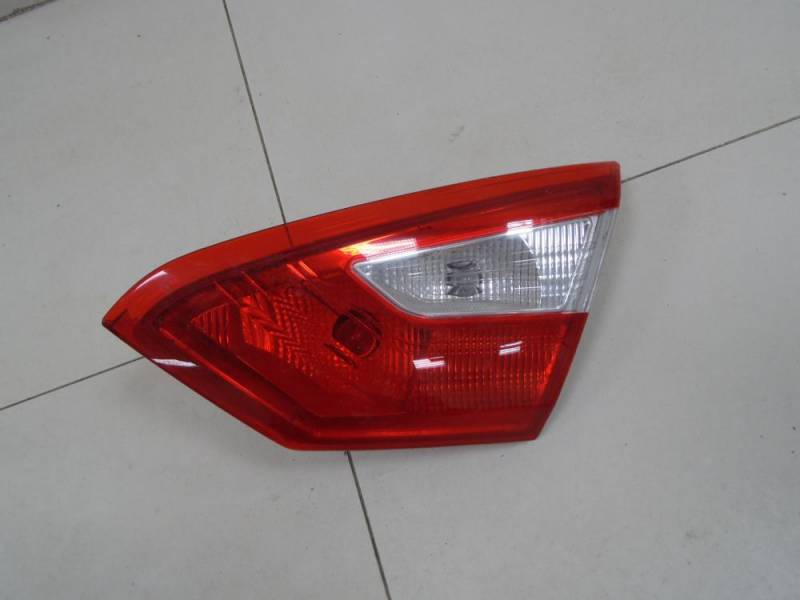 Фонарь задний внутренний правый Ford Focus 3 2011> Фонарь задний внутренний правый Ford Focus 3 2011>