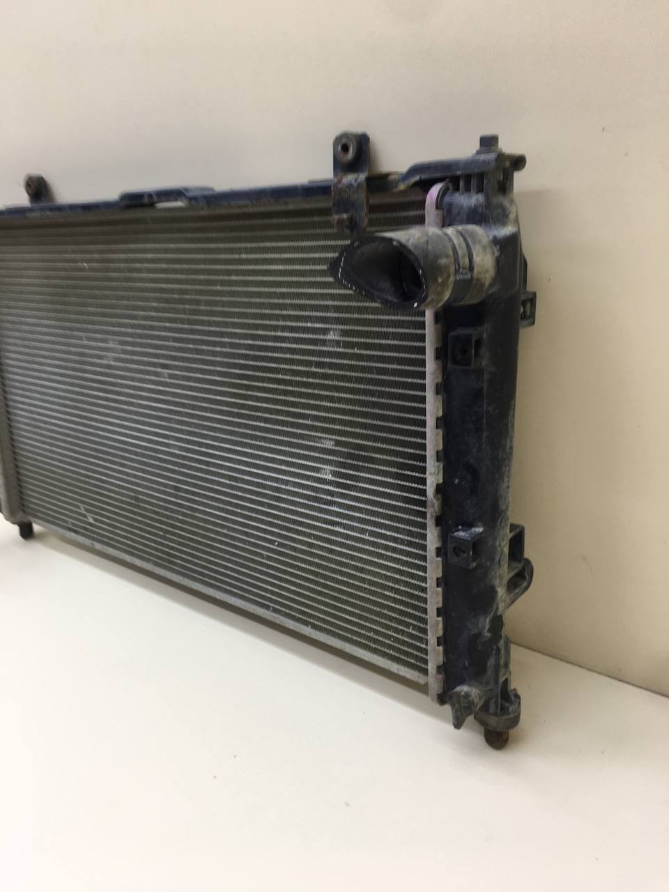Радиатор охлаждения двигателя Lada Granta 2011>