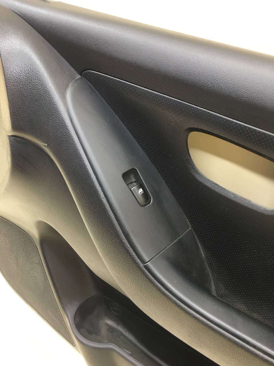 Обшивка двери передней правой Hyundai Elantra (HD) 2006-2010