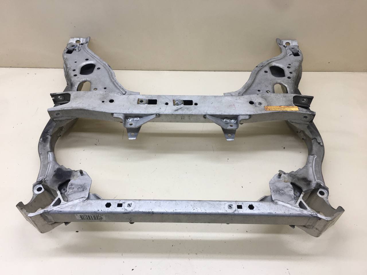 Балка подмоторная BMW 3-series E90/E91 2005-2011 Балка подмоторная BMW 3-series E90/E91 2005-2011