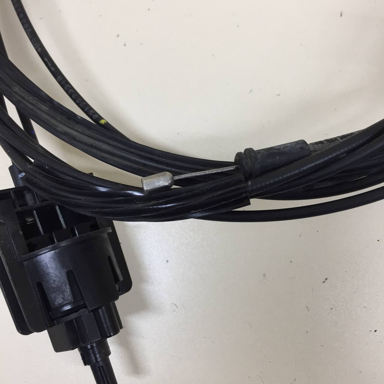 Ручка открывания капота Renault Sandero Stepway (5S) 2014-2022 Ручка открывания капота Renault Sandero Stepway (5S) 2014-2022