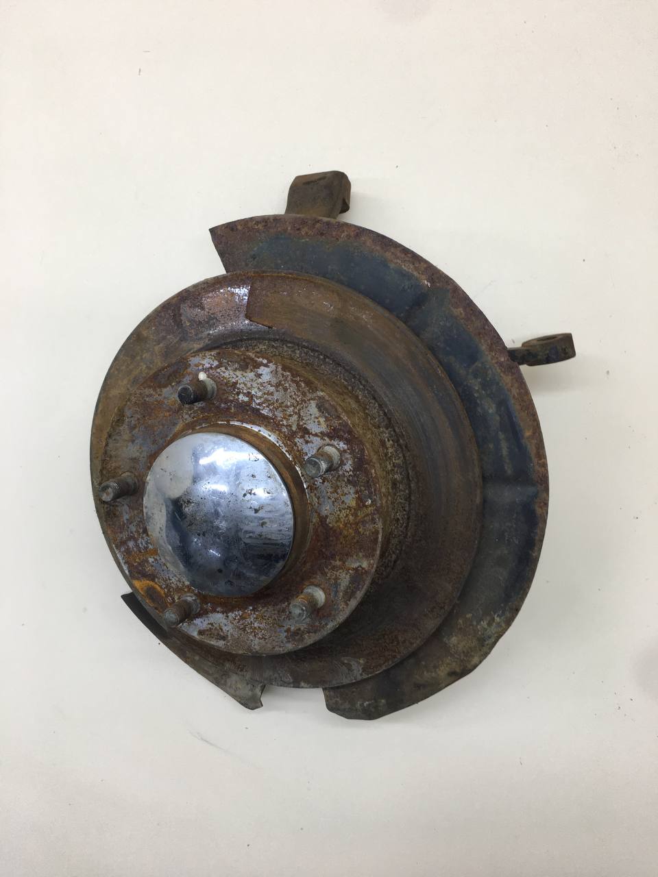 Кулак поворотный передний левый Lada Niva 2131 1993>