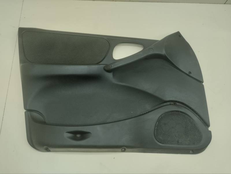 Обшивка двери передней левой Chevrolet Niva 2009-2020