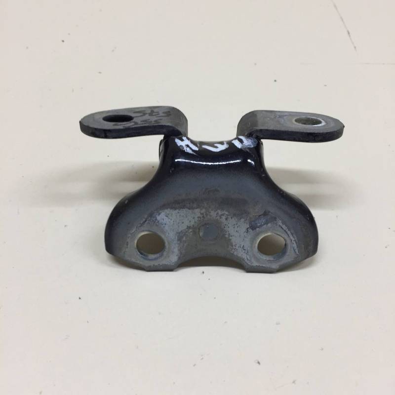 Петля двери передней правой нижняя Toyota Land Cruiser Prado (J150) 2009-2022 Петля двери передней правой нижняя Toyota Land Cruiser Prado (J150) 2009-2022