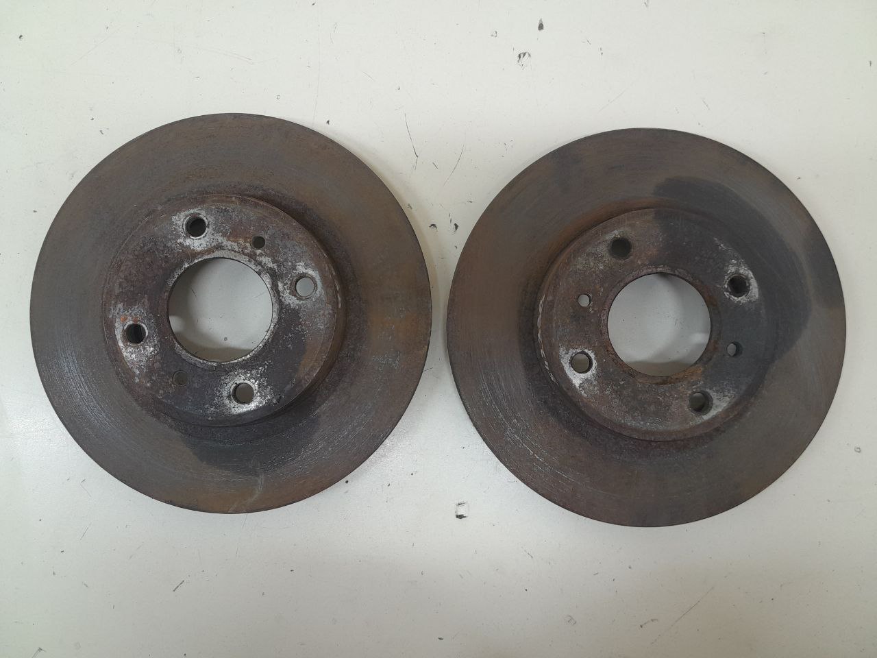 Диск тормозной передний Nissan Almera (N16) 2000-2006 Диск тормозной передний Nissan Almera (N16) 2000-2006