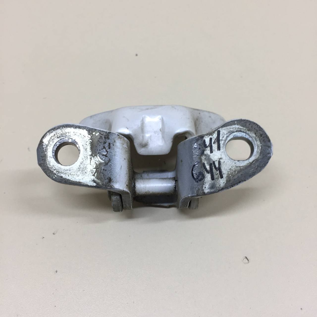 Петля двери передней правой нижняя Lexus RX 350 /450h (XL10) 2009-2015 Петля двери передней правой нижняя Lexus RX 350 /450h (XL10) 2009-2015