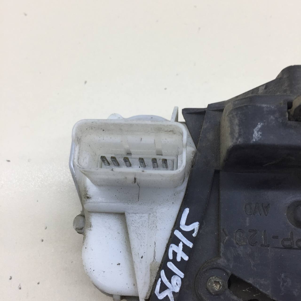 Замок двери передней правой Citroen C5 2001-2008
