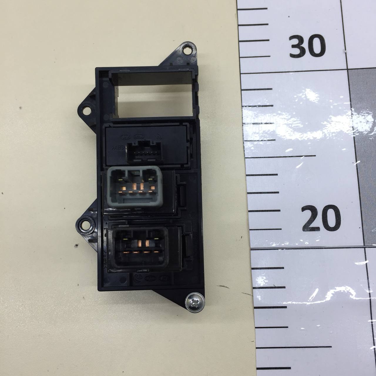 Блок кнопок Hyundai Elantra (MD) 2011-2016 Блок кнопок Hyundai Elantra (MD) 2011-2016
