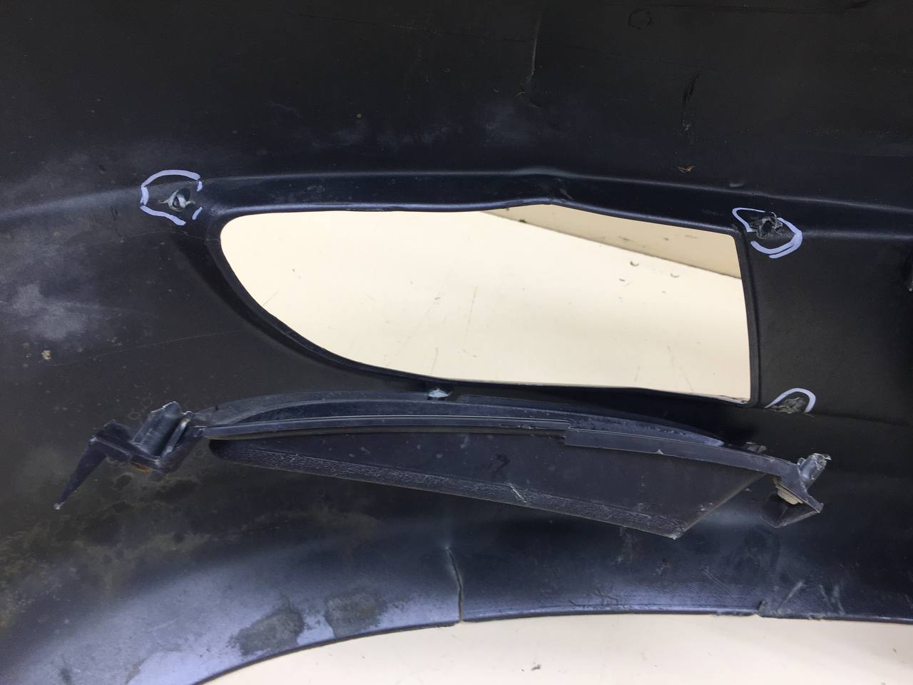 Бампер передний Mitsubishi Lancer 9  (CS/Classic) 2000-2011