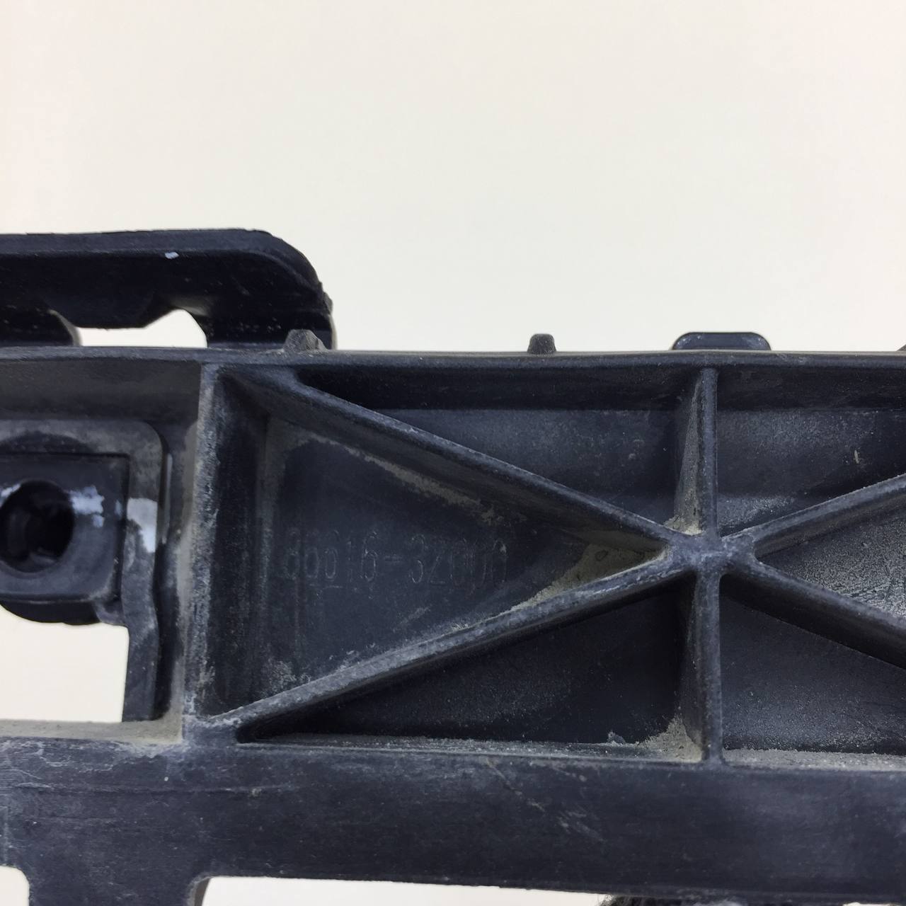 Кронштейн заднего бампера правый Hyundai i40 (VF) 2011>