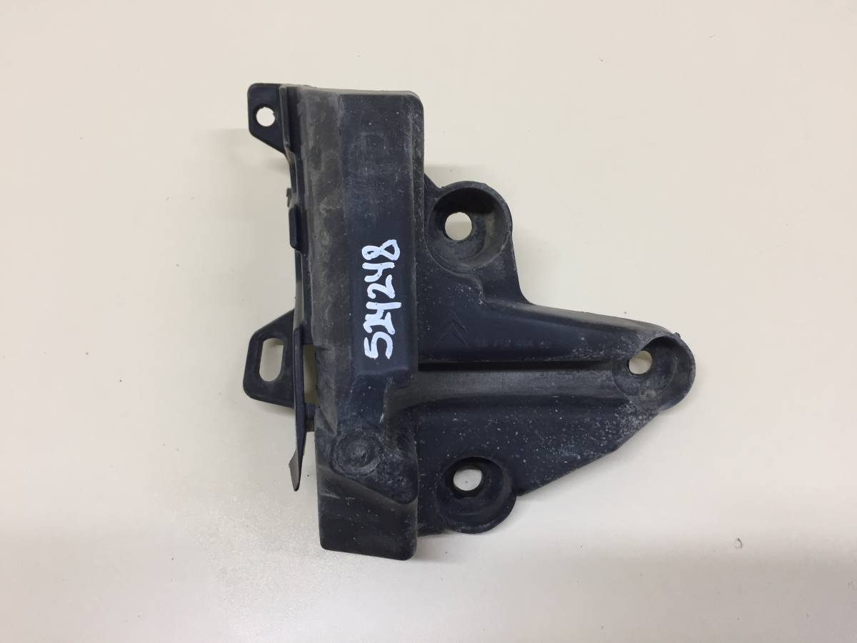 Кронштейн заднего бампера правый Citroen C4 2011>