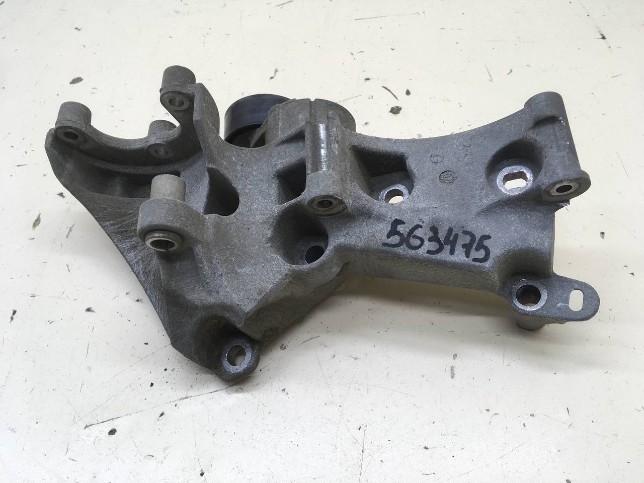 Кронштейн генератора Nissan Almera 3 (G11, G15) 2012> Кронштейн генератора Nissan Almera 3 (G11, G15) 2012>