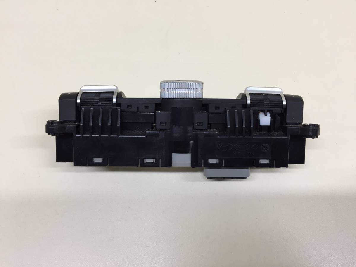 Блок кнопок Kia K5 (DL3) 2019>