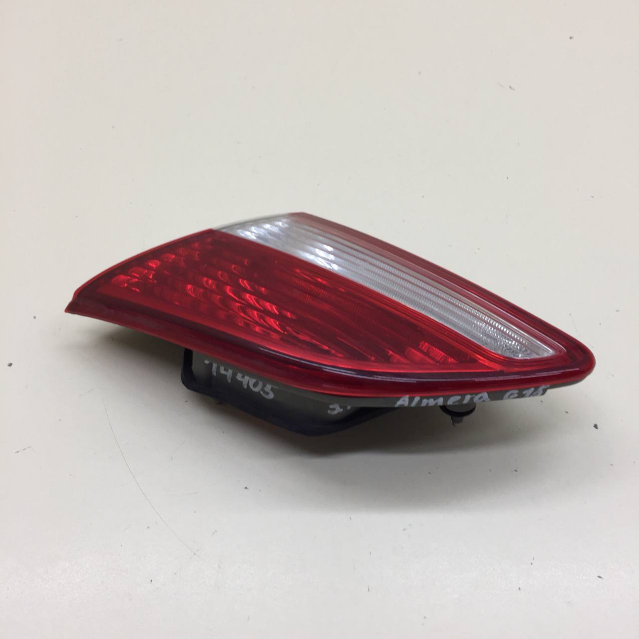 Фонарь задний внутренний правый Nissan Almera 3 (G11, G15) 2012>