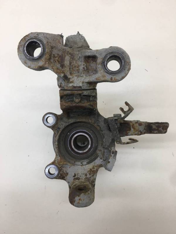 Кулак поворотный передний правый Nissan Primera (P12) 2002-2007