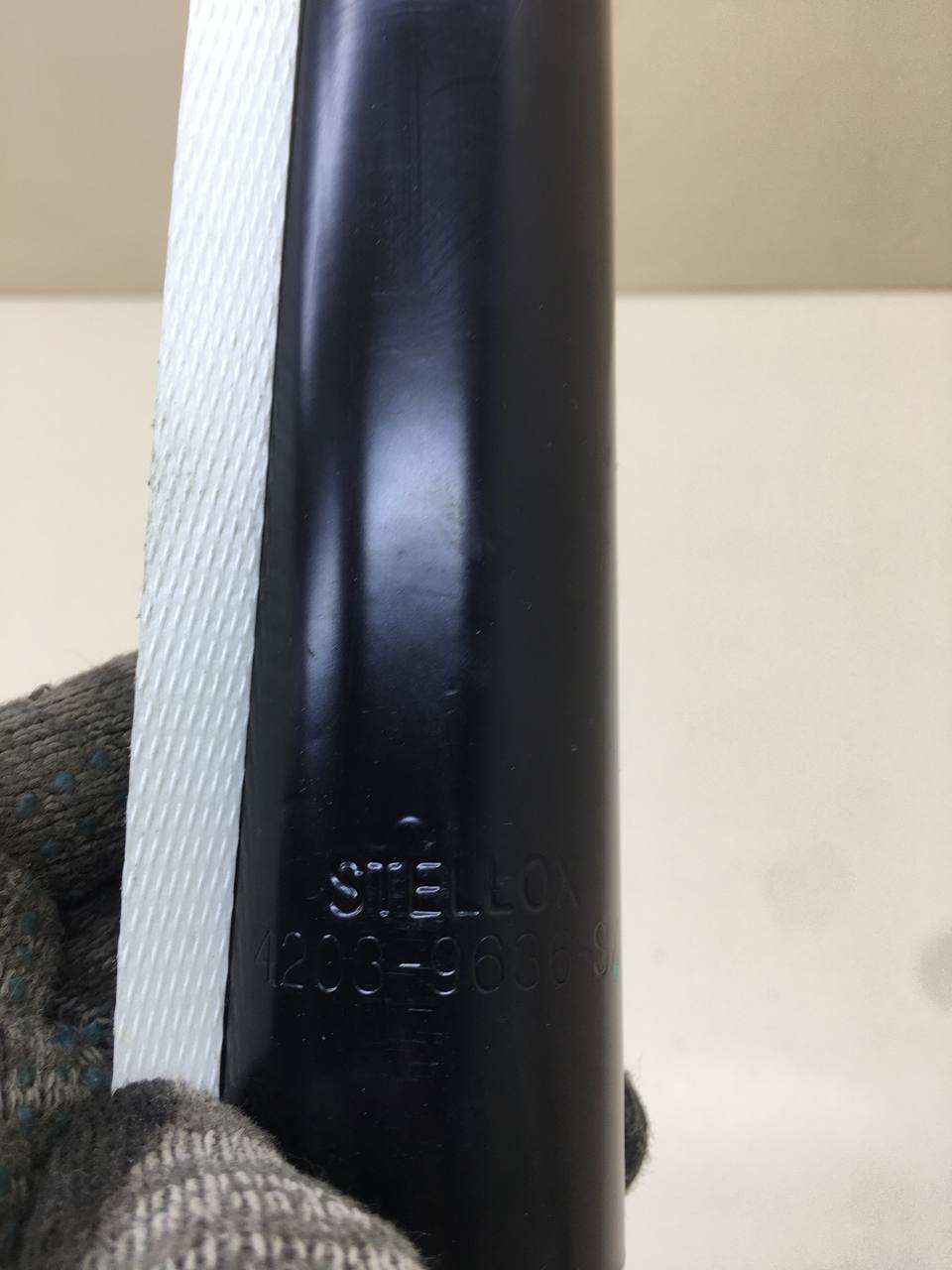 Амортизатор задний Mitsubishi Outlander XL (CW) 2006-2012