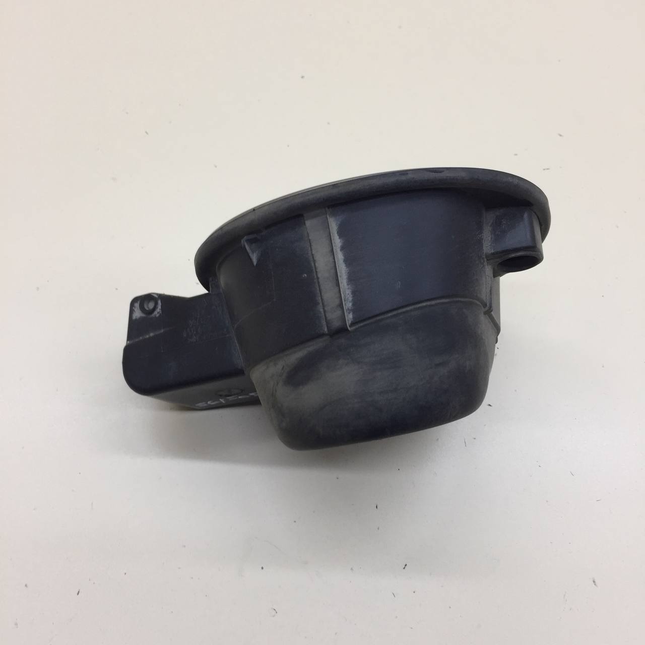 Лючок бензобака Volkswagen Polo (MK5) 2011-2020 Лючок бензобака Volkswagen Polo (MK5) 2011-2020