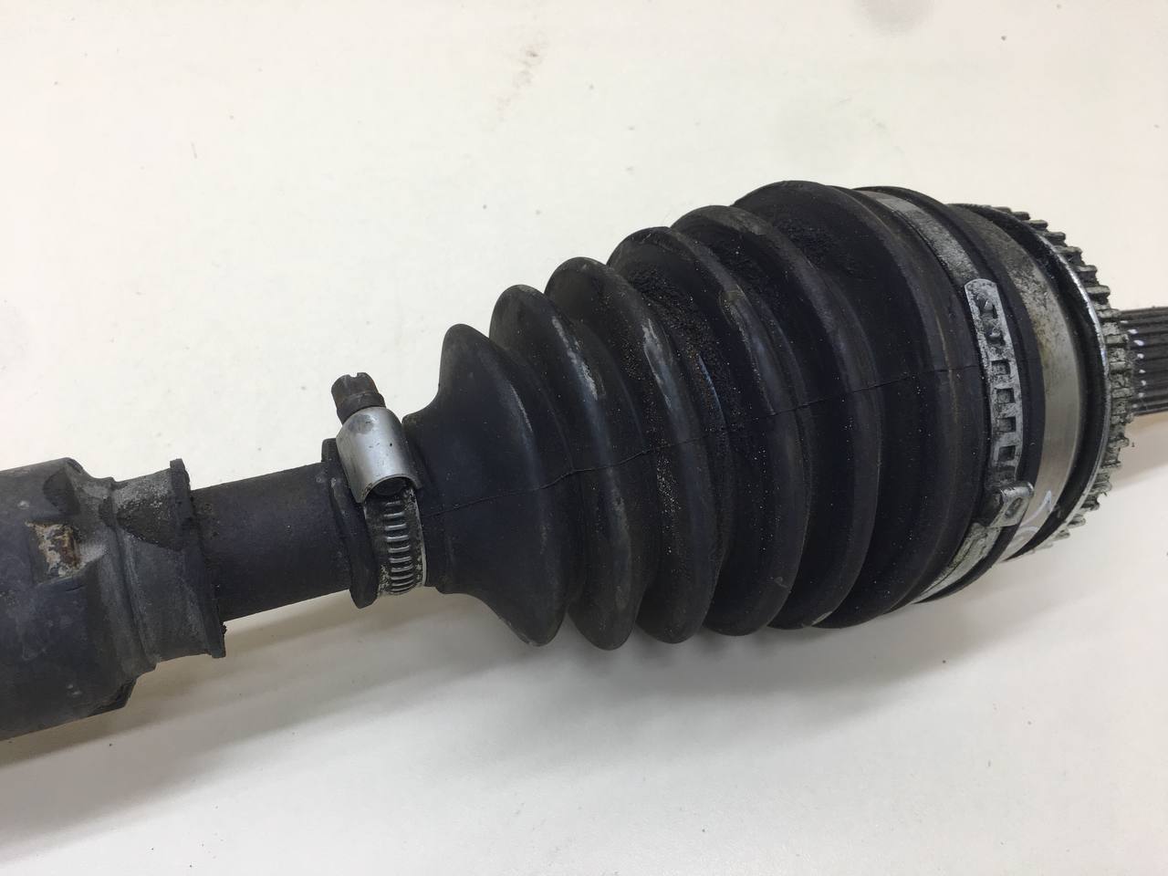 Полуось передняя левая Toyota Corolla E120 2001-2007 Полуось передняя левая Toyota Corolla E120 2001-2007