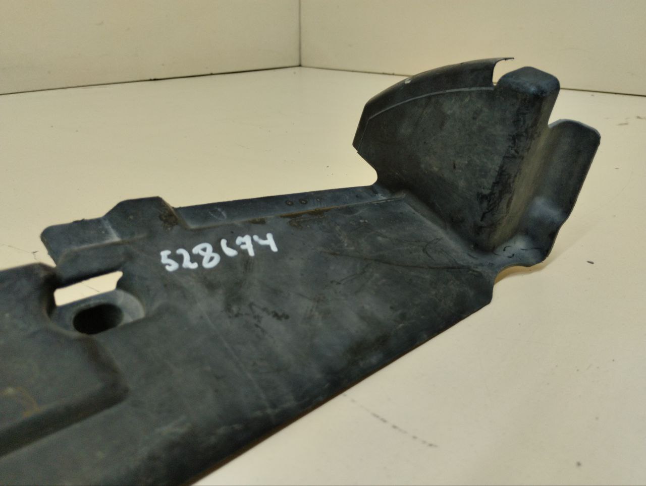 Воздуховод радиатора Land Rover Discovery 3 (L319) 2004-2009 Воздуховод радиатора Land Rover Discovery 3 (L319) 2004-2009