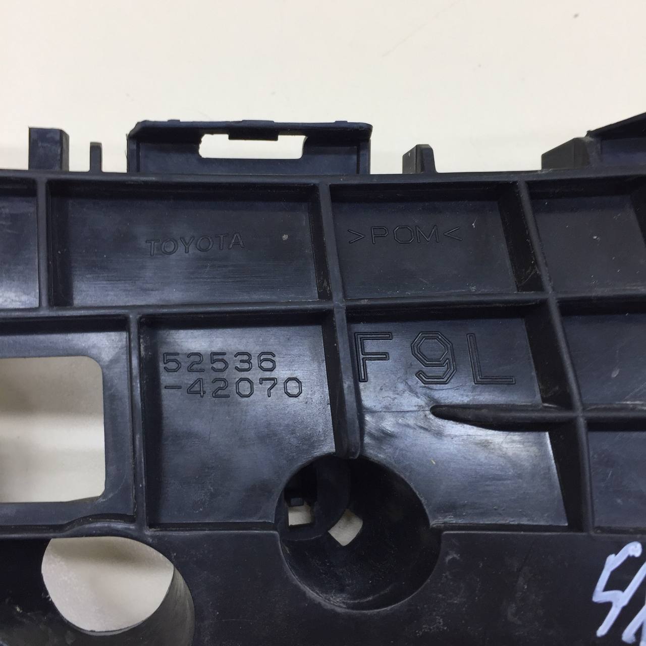 Кронштейн переднего бампера левый Toyota Rav 4 (XA40) 2013-2019