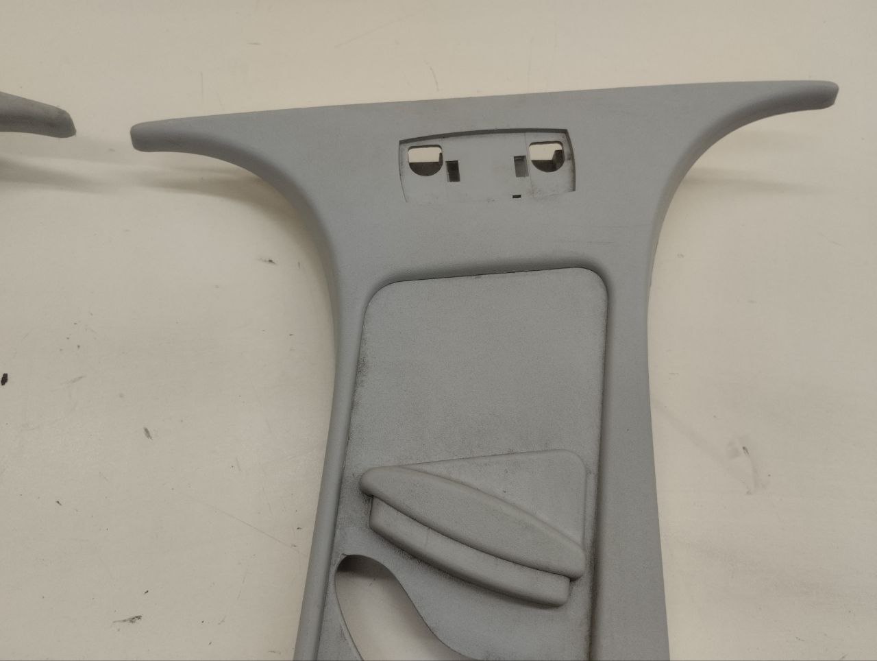 Обшивка стойки Ford Focus 2 (DA) 2005-2008 Обшивка стойки Ford Focus 2 (DA) 2005-2008
