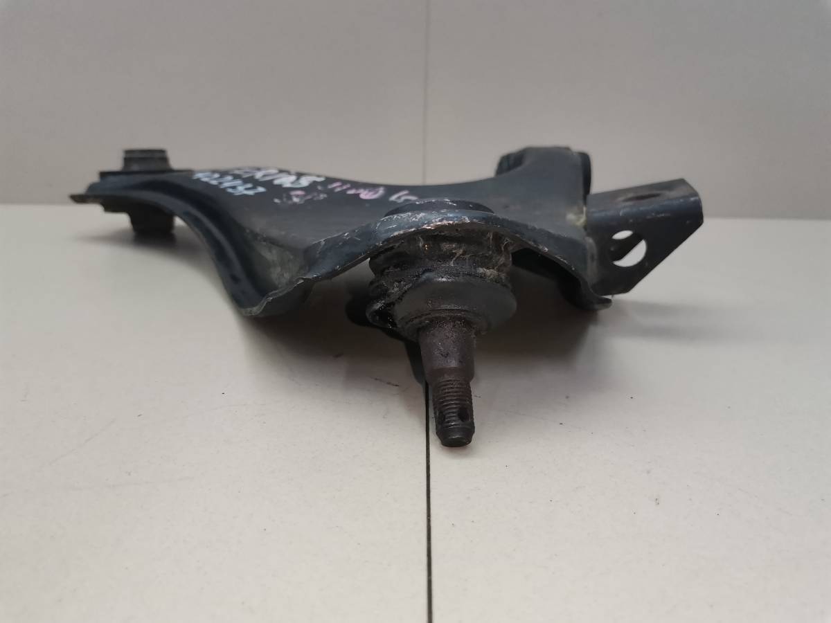 Рычаг передний правый Toyota Cami (J100) 1999-2006