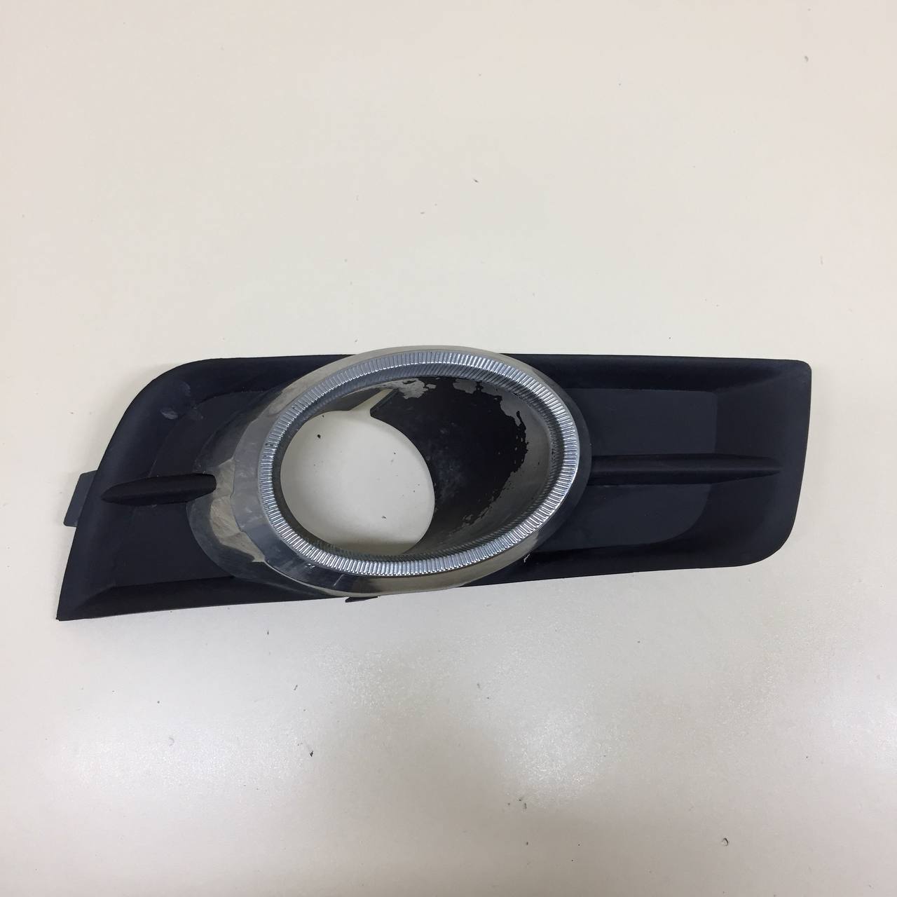 Рамка противотуманной фары правой Chevrolet Cruze (J300) 2009-2016 Рамка противотуманной фары правой Chevrolet Cruze (J300) 2009-2016
