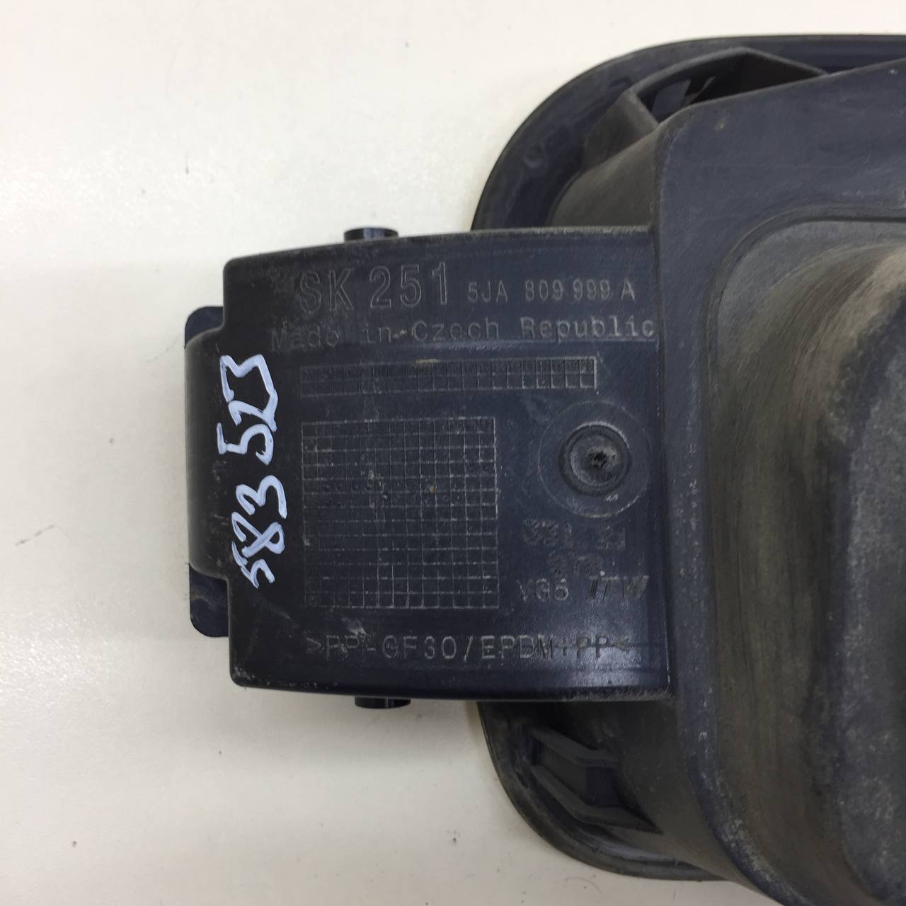 Лючок бензобака Skoda Rapid 2012-2020