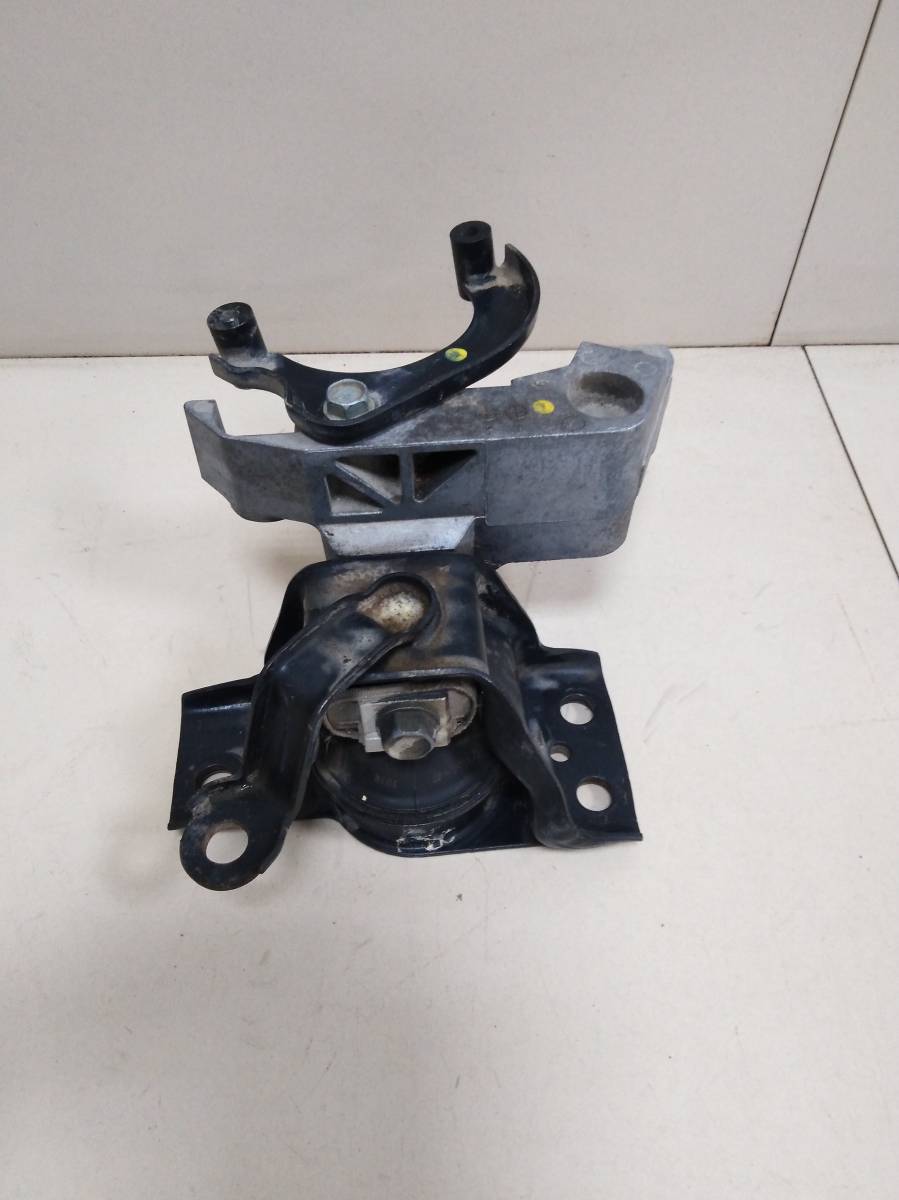 Опора двигателя правая Nissan Tiida (C11) 2007-2014 Опора двигателя правая Nissan Tiida (C11) 2007-2014