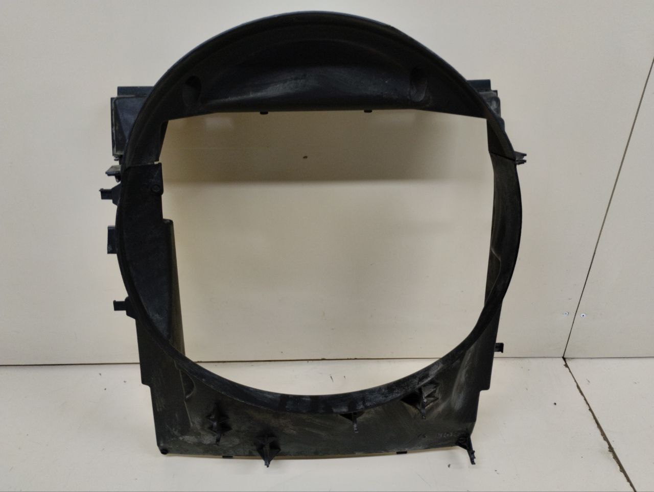 Кожух радиатора Land Rover Discovery 3 (L319) 2004-2009 Кожух радиатора Land Rover Discovery 3 (L319) 2004-2009