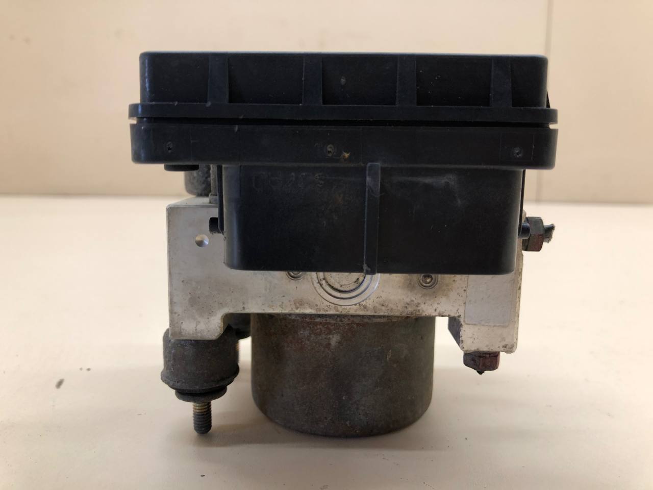 Блок ABS (насос) Mitsubishi Lancer 9  (CS/Classic) 2000-2011