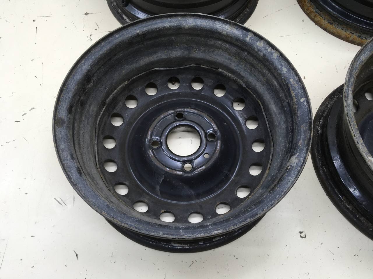 Диски к-кт R15 Штампованные