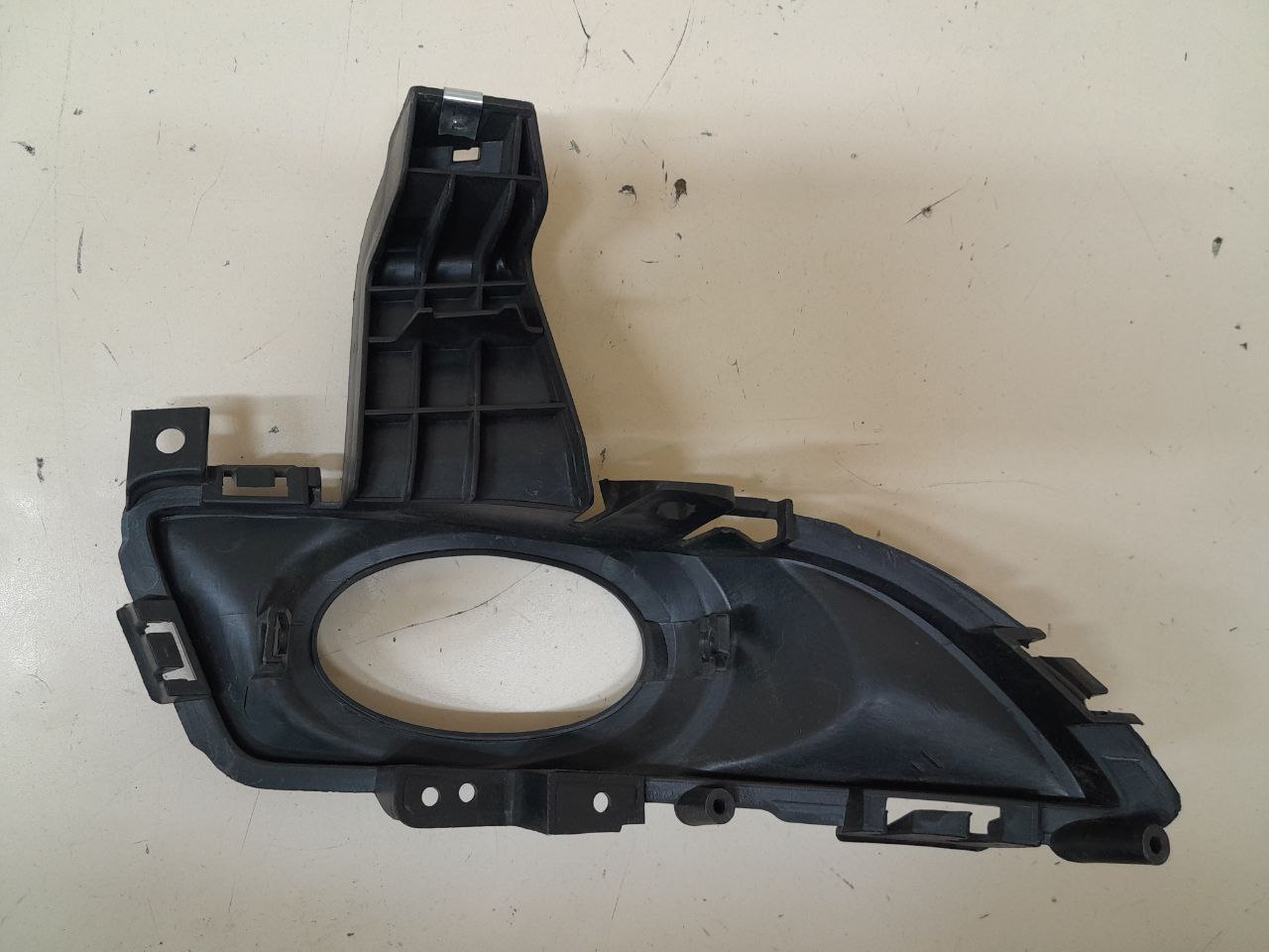 Рамка противотуманной фары левой Mazda Mazda 3 (BK) 2002-2009