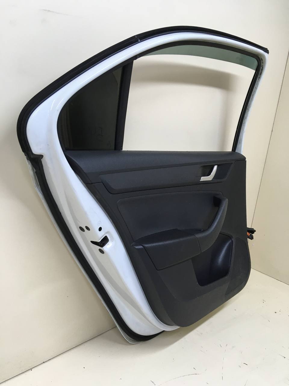 Дверь задняя левая Skoda Rapid 2012-2020 Дверь задняя левая Skoda Rapid 2012-2020