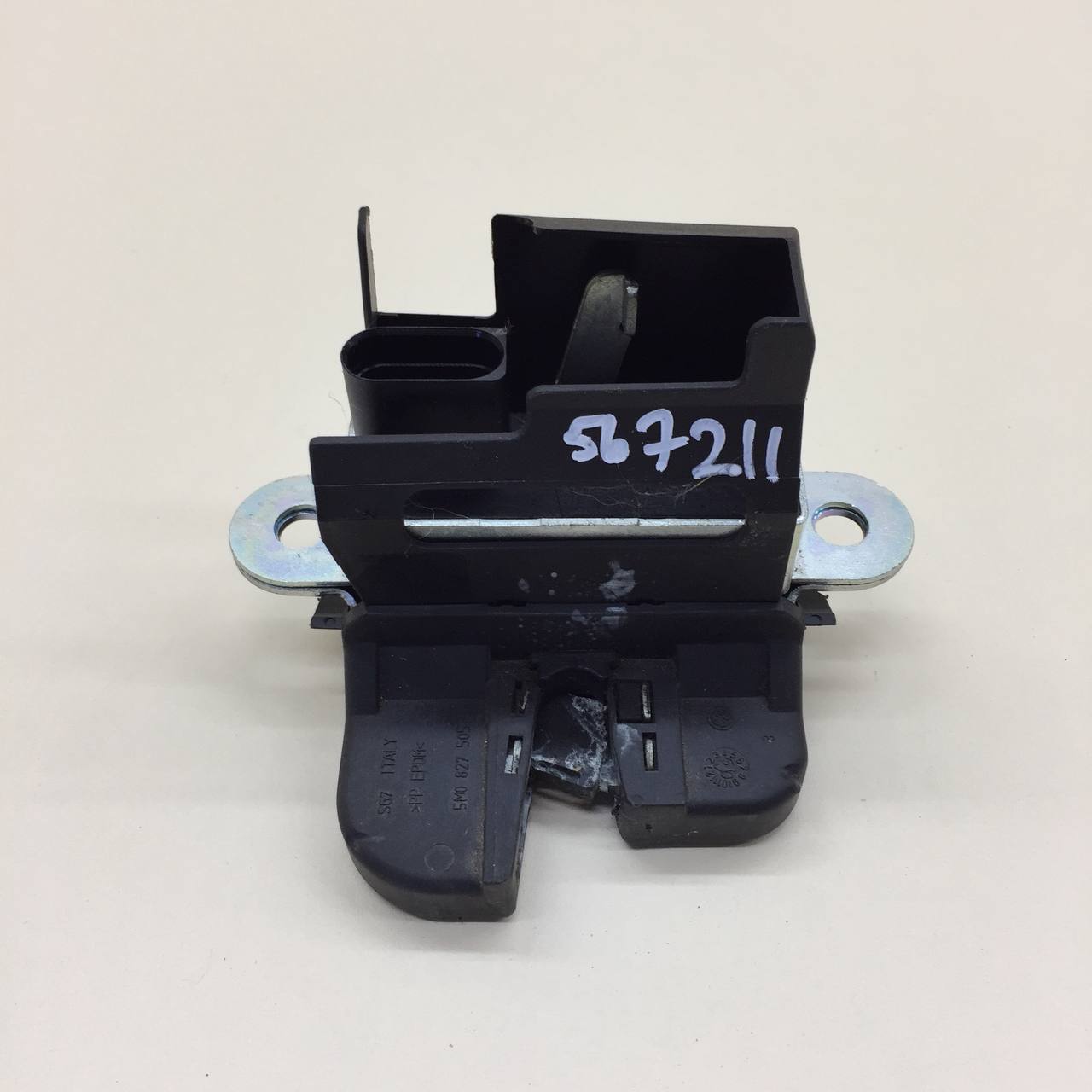 Замок багажника Volkswagen Tiguan (5N1) 2007-2011 Замок багажника Volkswagen Tiguan (5N1) 2007-2011