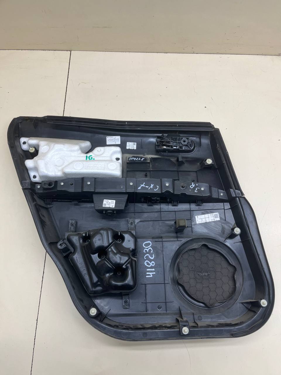 Обшивка двери задней правой Mazda CX-7 (ER) 2006-2012