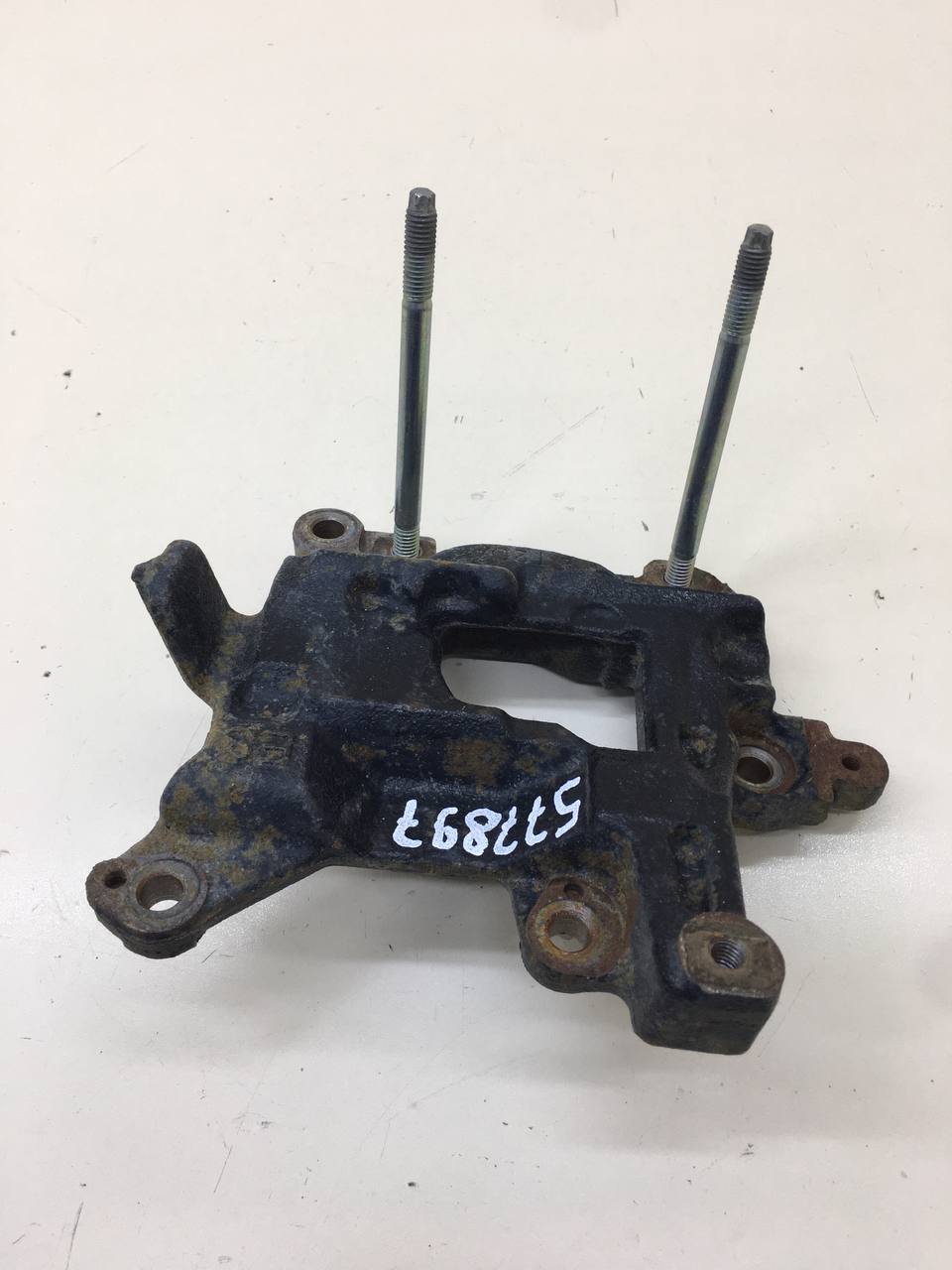 Кронштейн кондиционера Toyota Rav 4 (XA40) 2013-2019 Кронштейн кондиционера Toyota Rav 4 (XA40) 2013-2019